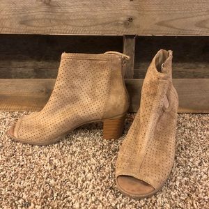Tan Bootie / heel